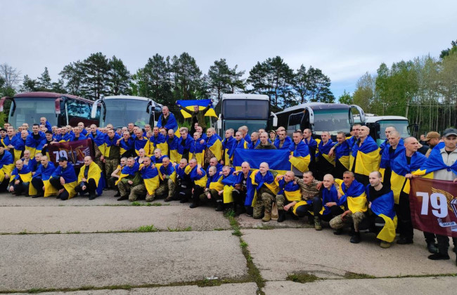 Украина вернула из российского плена 205 защитников, фото