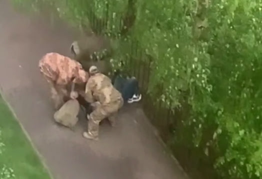 Втекти не вдалося – у Львові затримали чоловіка, який чинив опір ТЦК і був у розшуку