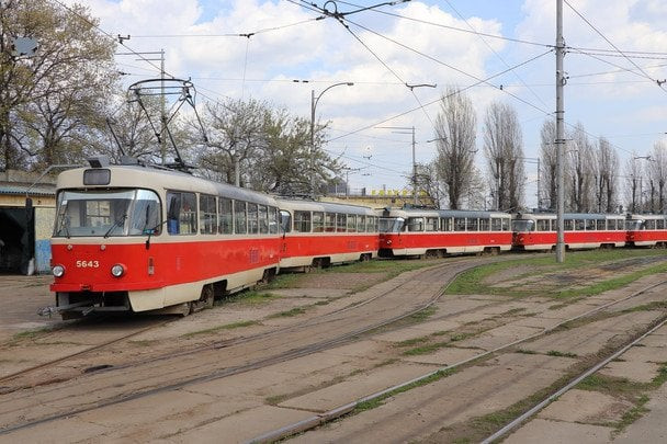 На Воскресенці у Києві майже на тиждень зупинять трамваї