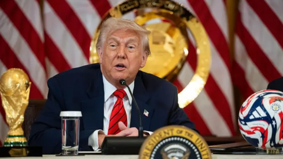 Трамп считает, что возвращение России на Чемпионат мира-2026 могло бы помочь остановить войну