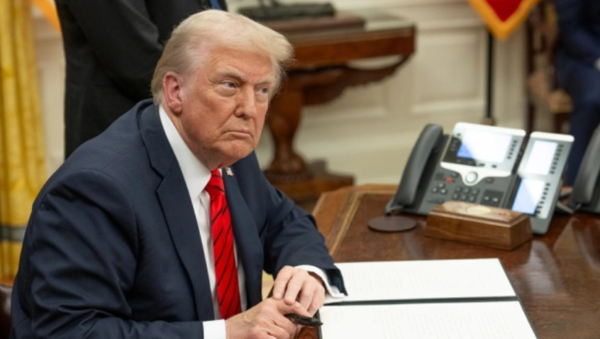 Дональд Трамп призвал к 30-дневному перемирию между Украиной и РФ и пригрозил новыми санкциями