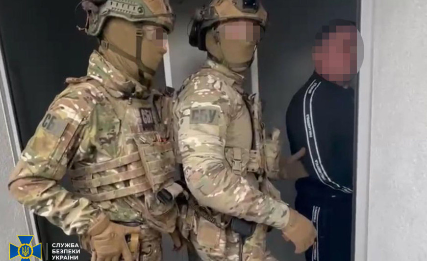 На Львівщині затримали зловмисників, які тероризували жителів та «вибивали» гроші для криміналітету
