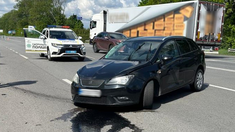 На Львівщині в ДТП постраждало двоє дітей – авто вилетіло з дороги, фото