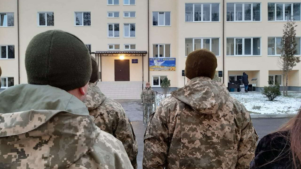 Компенсация за жилье военнослужащим возможна только в порядке очередности и на основании решения жилищной комиссии – Верховный Суд