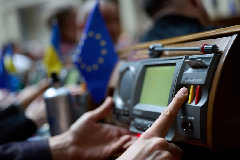 Парламент підтримав зміни щодо призначення та отримання утриманцями загиблого військового одноразової грошової допомоги