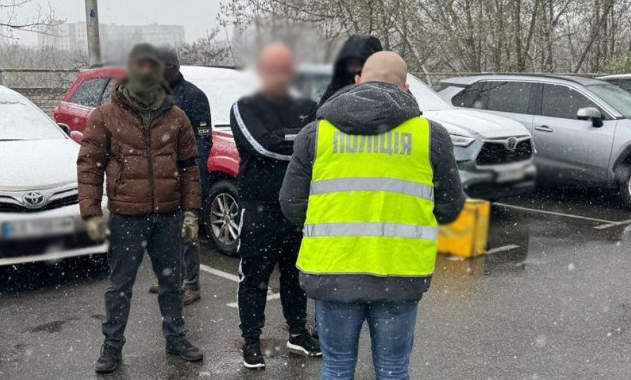 В Киеве будут судить чиновника КСУ, который за $15 000 помогал уклонистам получить «бронь»