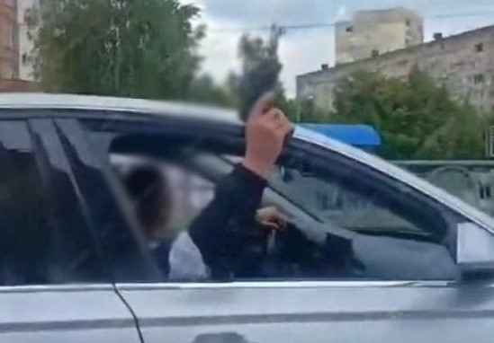 На Дарниці чоловіки влаштували стрілянину з авто – їх затримали в ресторані
