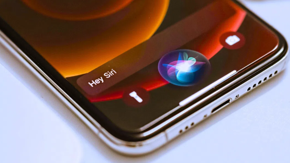 Apple позволит пользователям из Евросоюза менять помощника Siri на Google Assistant или Alexa