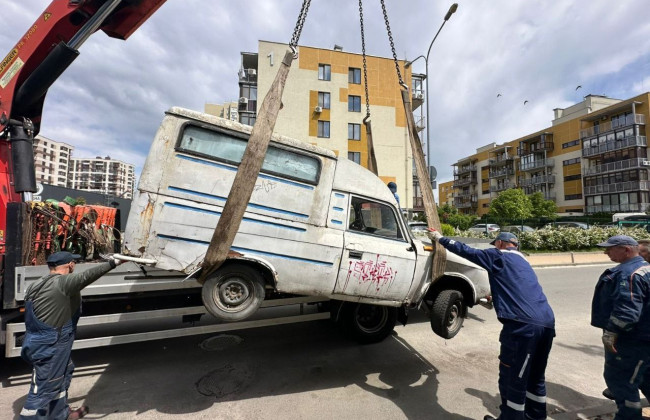 В Киеве убрали с улиц автолавки, напоминавшие декорации к фильму про постапокалипсис