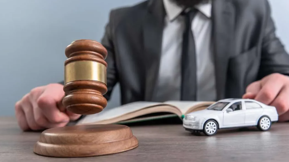 Мужчину судили за похищение Porsche у жены, но Верховный Суд признал: это общая собственность супругов