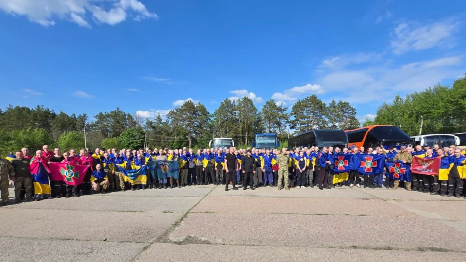 Перший день великого обміну: 390 українців повернули із російського полону, фото