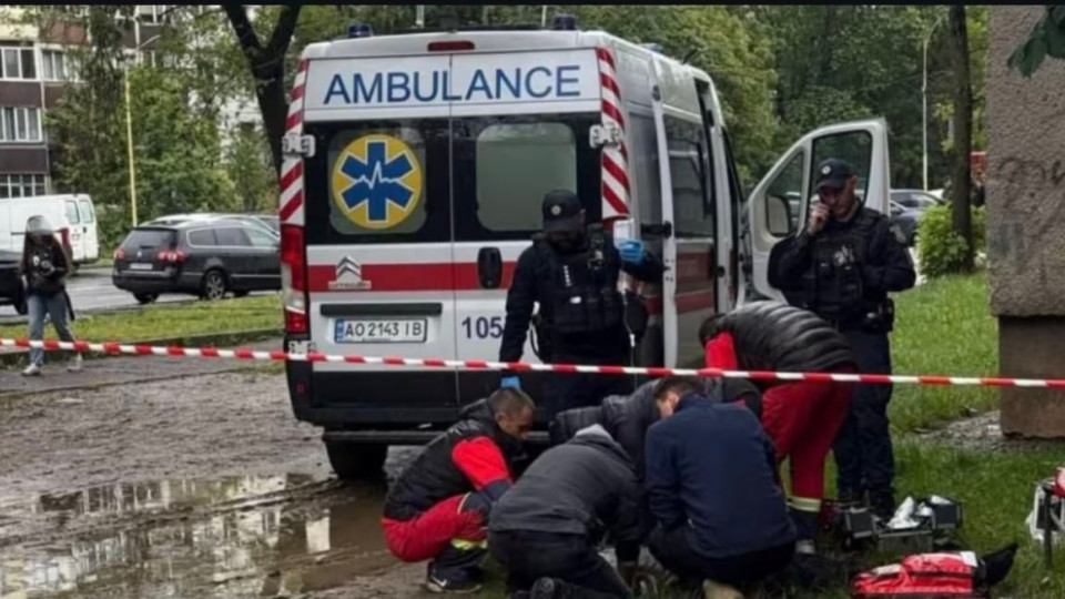 В Ужгороді студент вистрибнув з 6-го поверху гуртожитку