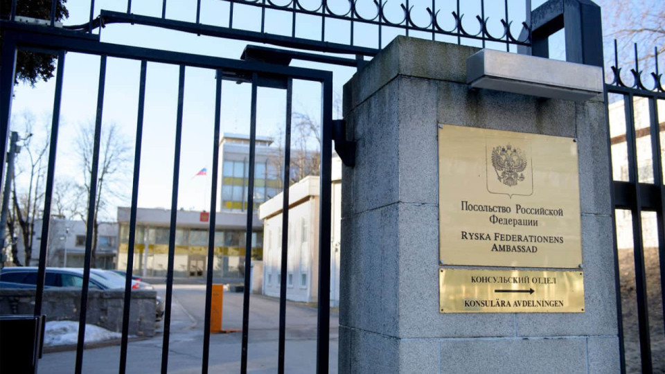 Дрон-атака на російське посольство в Стокгольмі – «зброєю» стала банка з фарбою