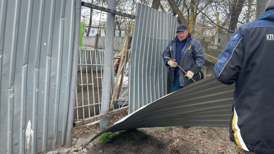 Владелец или пользователь имеет право требовать изъятия земельного участка для общественных нужд в случае установления земельного сервитута, который затрудняет его использование – Верховный Суд