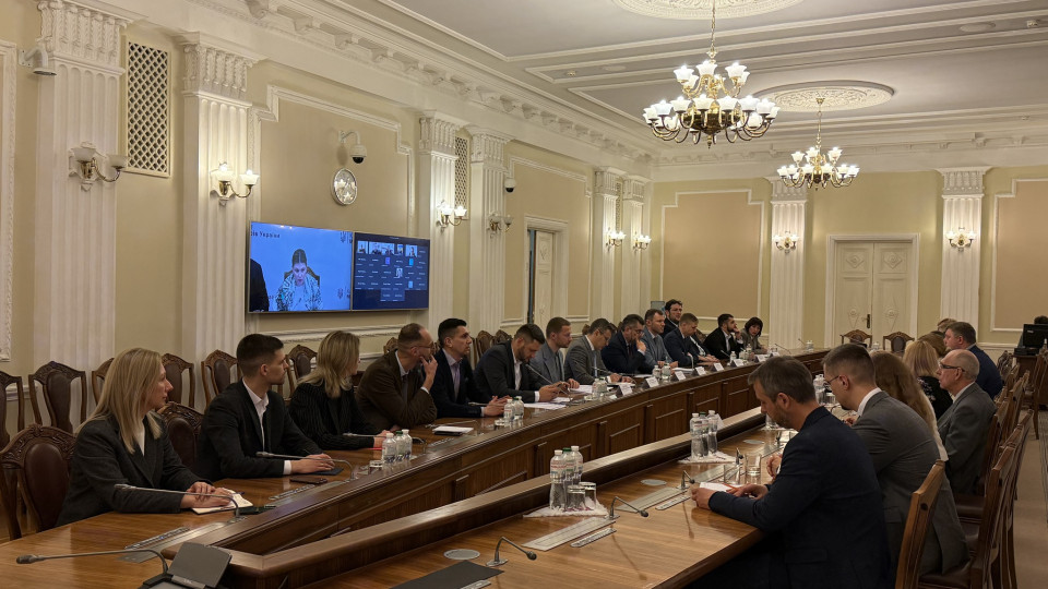 Украина утвердила переговорные позиции по двум кластерам для вступления в ЕС