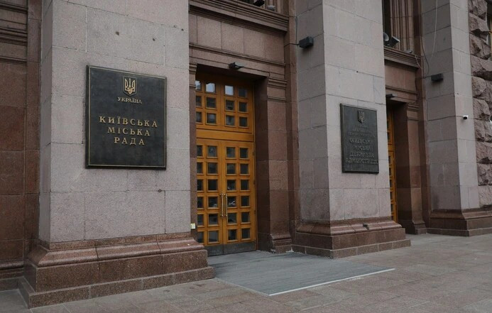Кличко сообщил о взрывчатке во дворе одного из домов Киева, КГВА заявила – это труба