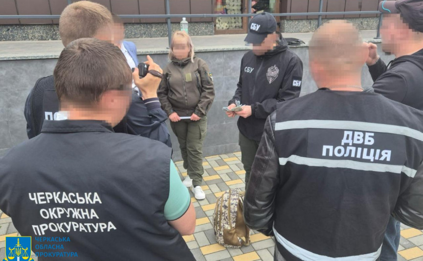 В Черкасской области задержали женщину, которая изготавливала уклонистам документы о их принадлежности к религиозной организации