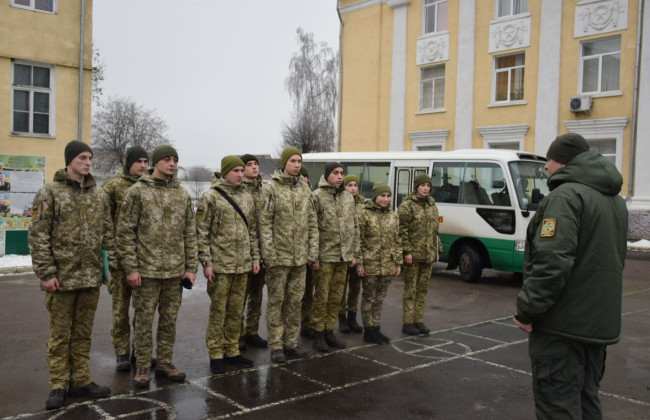 Комитет согласовал законопроект об получении образования военнослужащими 18-25 лет без отрыва от службы, но пока непонятно, как они будут это делать