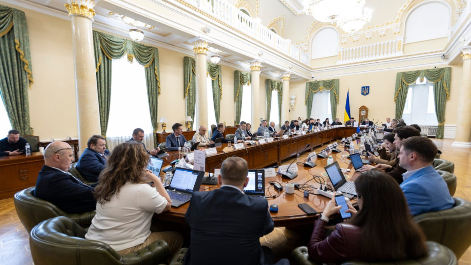 Швидко призначити керівника Держмитслужби, внести зміни до КПК – які вимоги до України озвучили після візиту місії у МВФ