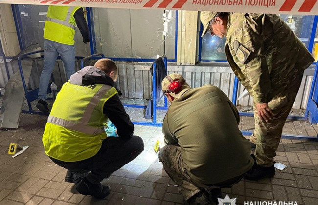 У Житомирі чоловік кинув гранату в людей біля супермаркету — є постраждалі, фото