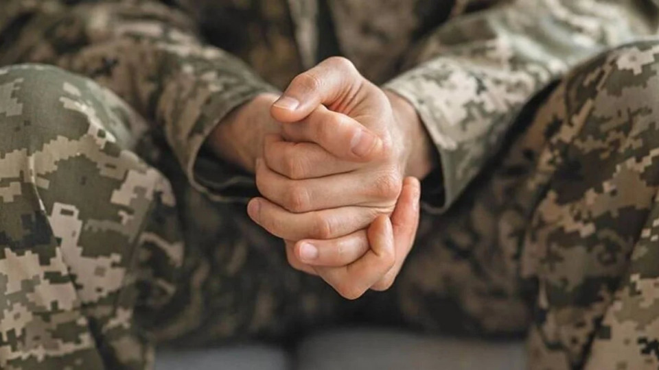 У Чернігові судили військового за вимагання 118 тисяч грн у жінки, погрожуючи доставити її чоловіка в ТЦК