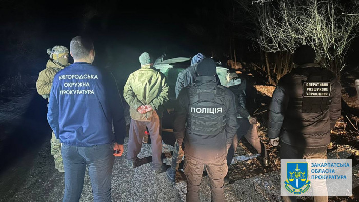 Організував схему втечі за кордон — суд покарав 20-річного мешканця Закарпаття