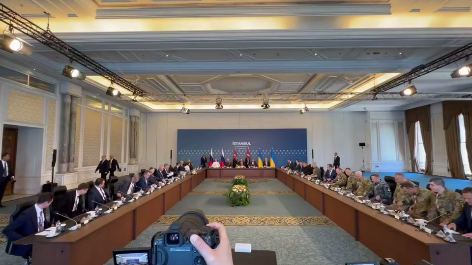 У Стамбулі розпочалася зустріч делегацій України та Росії у присутності турецької сторони – відео
