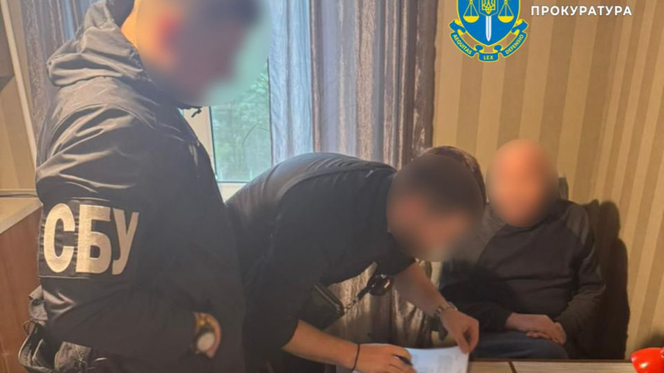 $12 тысяч за «больную жену» – чиновника Голосеевской РГА подозревают в незаконной схеме побега за границу