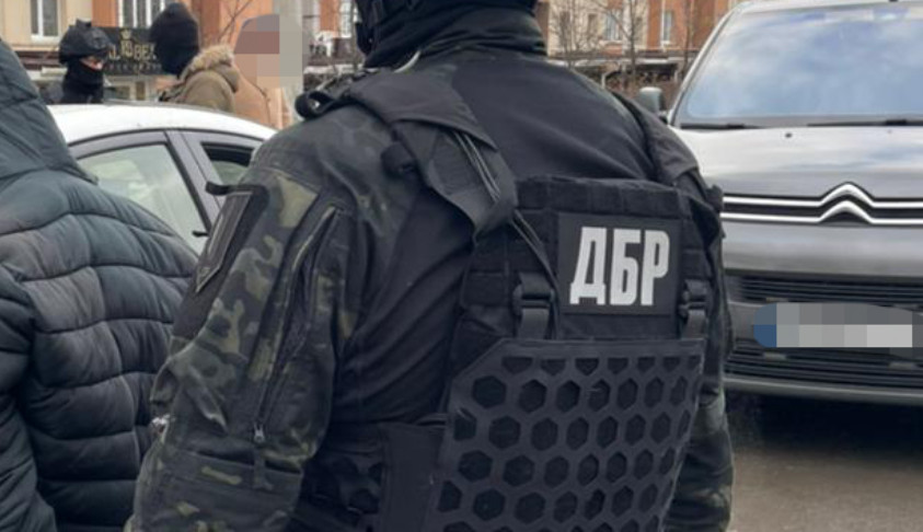 В Ровенской области разоблачили правоохранителя, который за $5000 обещал освободить от поездки в «горячие точки» фронта