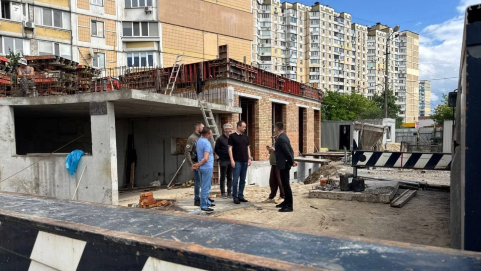 В Киеве на Дарнице появится новый McDonald’s — укрытие, которое строят рядом, не является частью ресторана