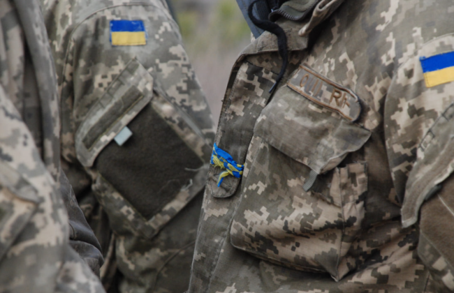 Военнослужащий по контракту, совершивший самовольное оставление части, несет ответственность, даже если вернулся на службу, но не доложил о прибытии командиру — Верховный Суд