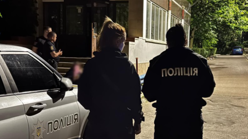 У Південному 12-річна дівчинка загинула після падіння з даху багатоповерхівки