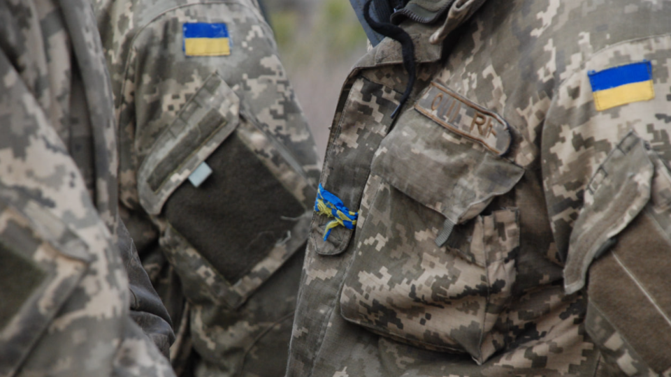 Военнослужащий по контракту, совершивший самовольное оставление части, несет ответственность, даже если вернулся на службу, но не доложил о прибытии командиру — Верховный Суд
