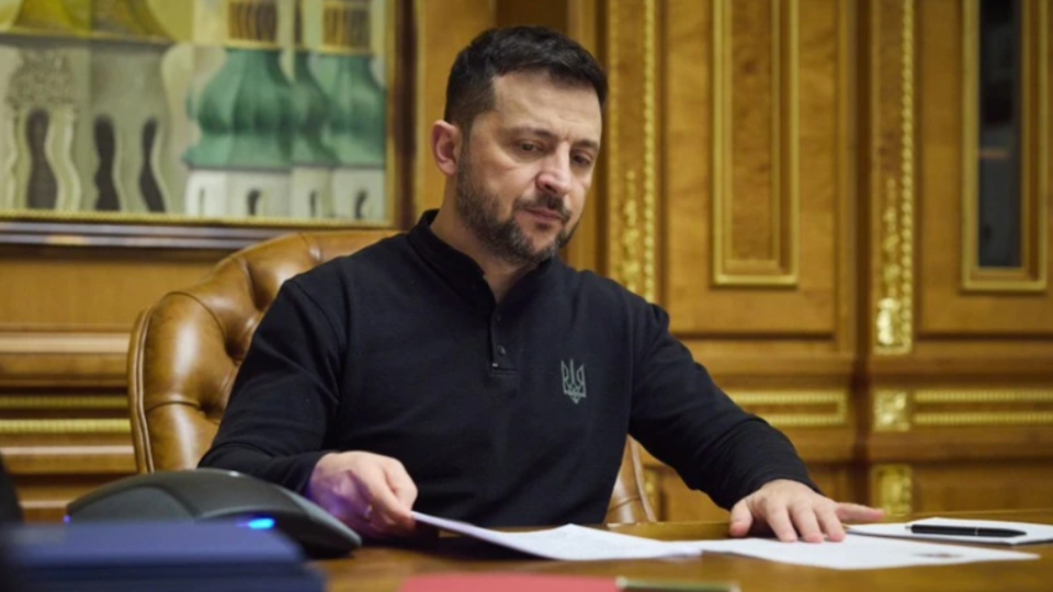 Владимир Зеленский подписал закон о лишении спецпенсий лиц, осужденных за преступления против основ национальной безопасности