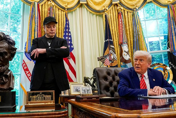 Белый дом запланировал телефонный разговор между Трампом и Маском после их ссоры — Politico