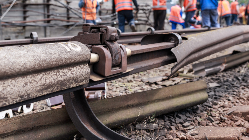 Відновлення роботи метро на лівому березі – у Києві показали, як ремонтують колії, фото