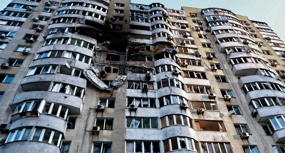 Росія масовано атакувала Київ — пошкоджено заклад освіти, будинки, АЗС та колії метрополітену