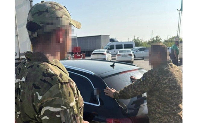 На Львівщині викрили підполковника, який обіцяв за €15 тисяч переправити військовозобов’язаного через кордон