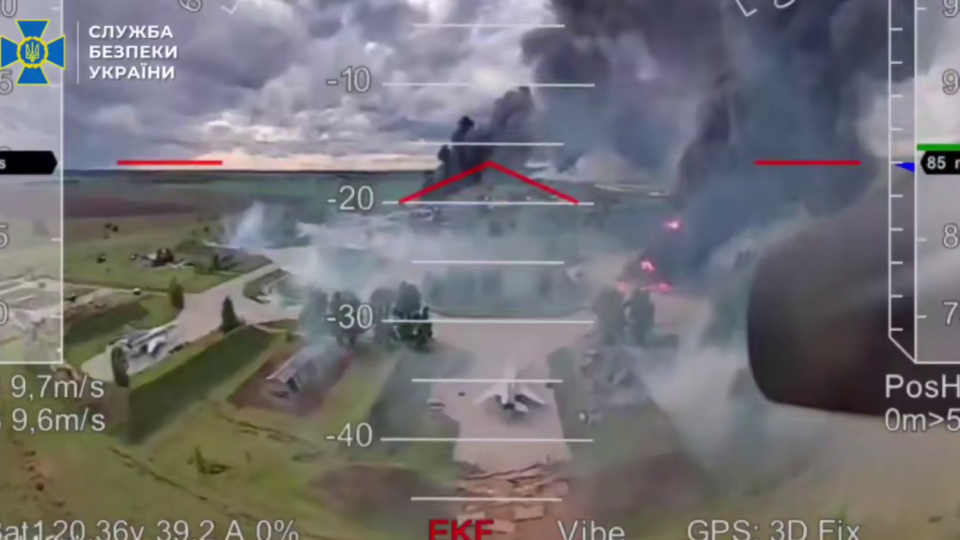 СБУ показала путь FPV-дрона во время операции «Паутина» — от вылета из фуры до поражения самолета, видео