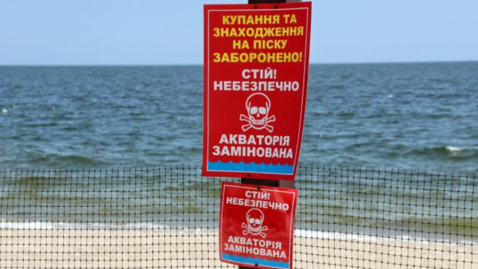 В Затоке на пляже два человека подорвались на мине — они погибли на месте