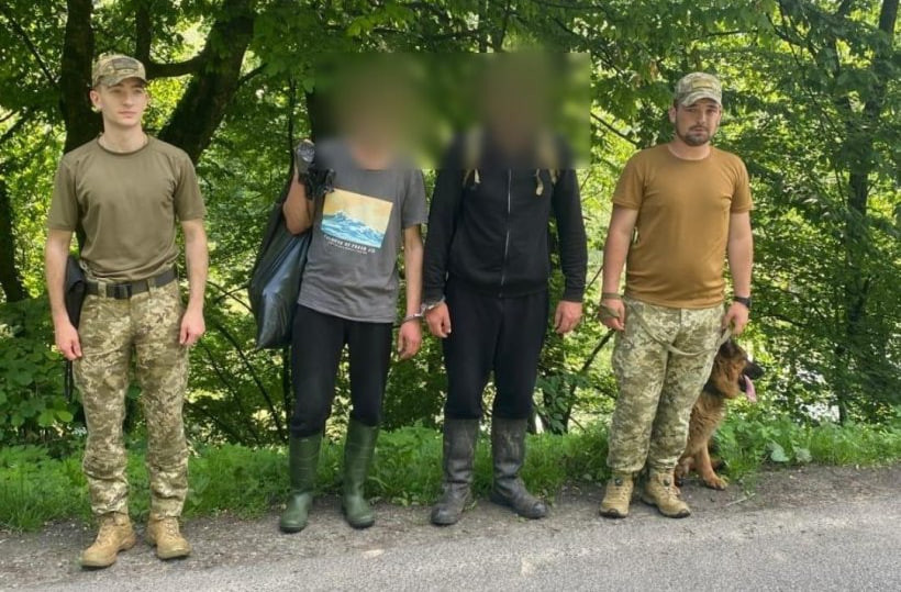 Двух жителей Харьковщины задержали возле границы с Румынией после 14 дней путешествий в горах