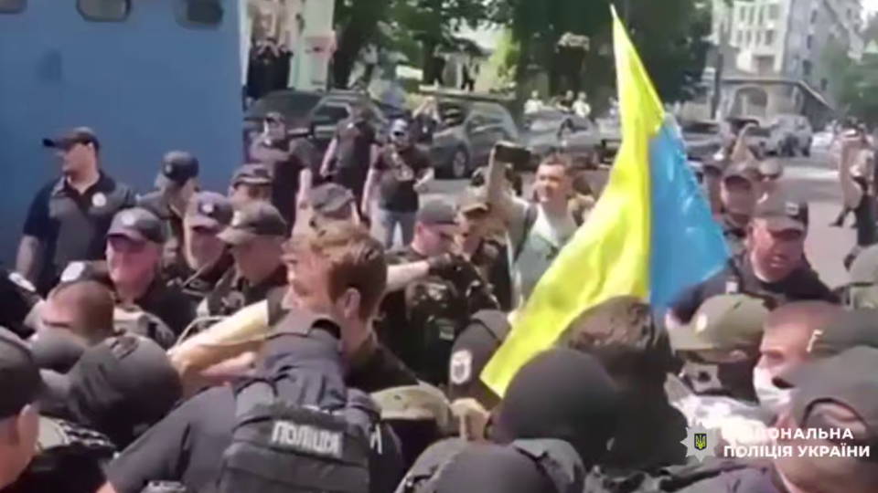 В Киеве военнослужащий ударил полицейского протезом по голове, видео