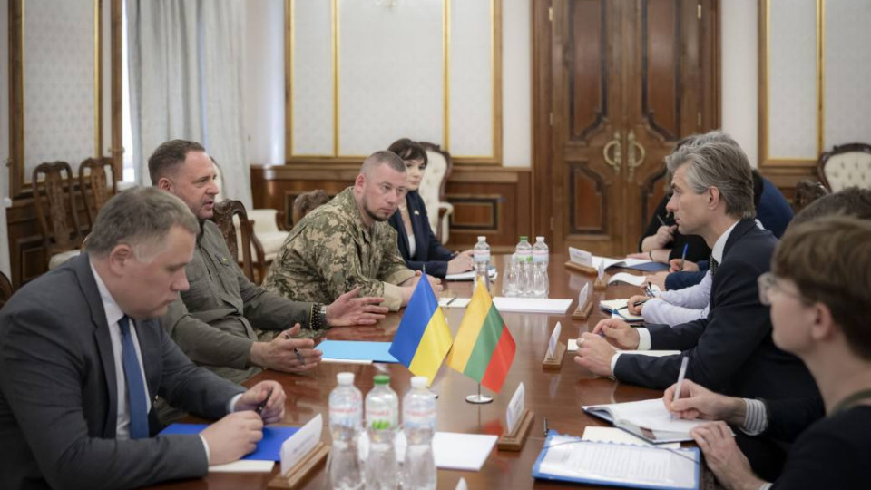 Андрій Єрмак обговорив із главою МЗС Литви підтримку України та санкції проти РФ