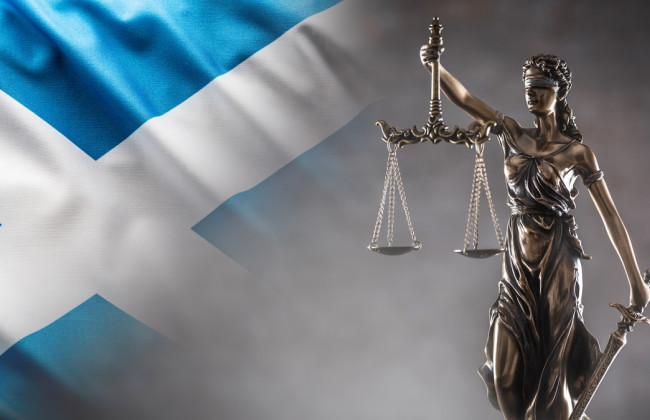 Если спорная недвижимость находится в Украине, но стороны договорились рассматривать споры по праву другой страны, дело все равно подсудно исключительно украинскому суду – Верховный Суд