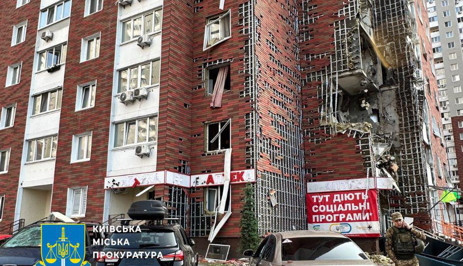 Киев пережил один из самых сильных ударов — фото и подробности последствий обстрела