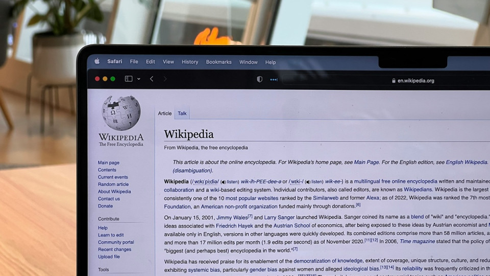Редакторы против искусственного интеллекта — Wikipedia остановила тестирование сгенерированных резюме статей