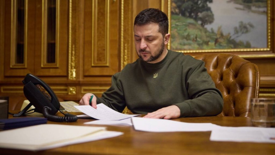Зеленський підписав закони про податкові та митні пільги для виробників дронів на оптоволокні