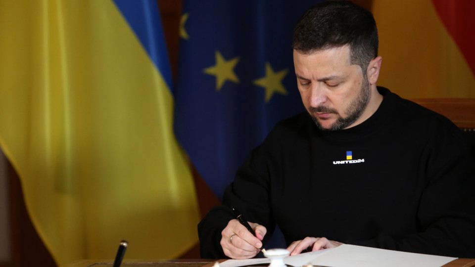 Зеленський підписав зміни, які дозволяють військовослужбовцям 18-25 років отримувати вищу освіту без відриву від служби
