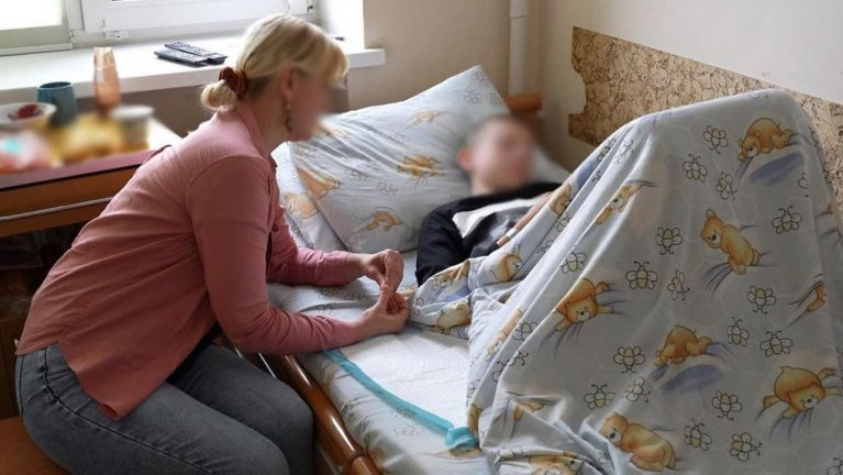 В Хмельницком 18-летнего парня, который в общежитии устроил жестокую драку, отправили за решетку