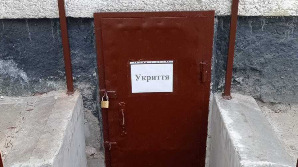 Недоступные укрытия — штрафы и тюрьма: в Украине ужесточили наказание за блокировку доступа к защитным сооружениям